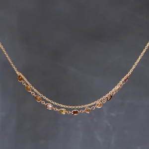 Fashion Màlà. Sospeso tra l’incantabile femminino e il merlo di Cernusco. Necklace Necklaces